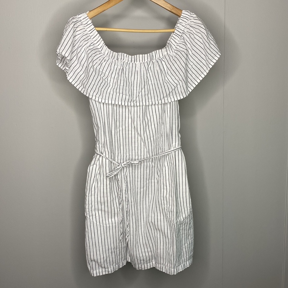 A&F - Off-the-Shoulder White Striped Dress with Pockets